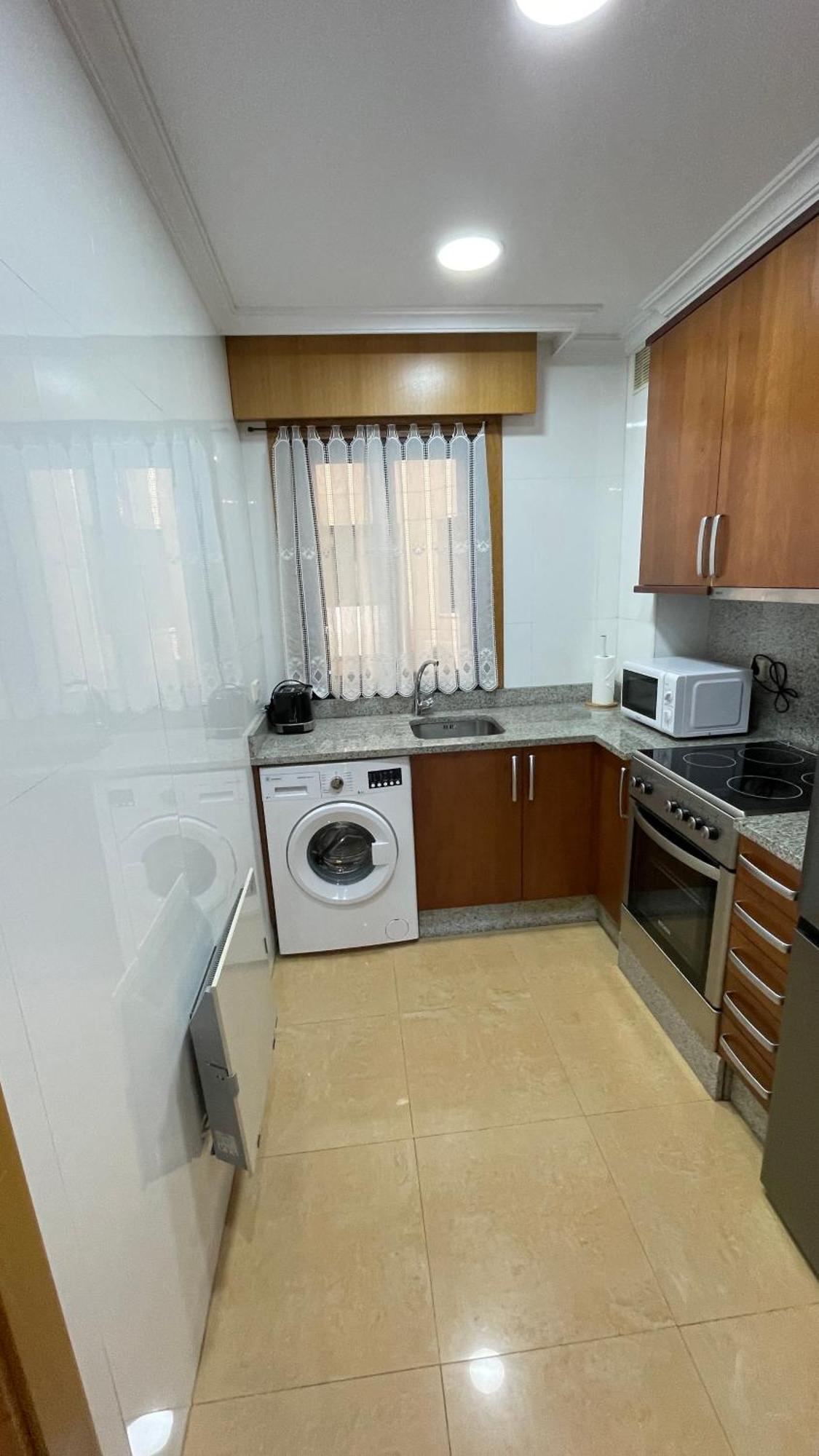 Apartamento Estudio Centrico Con Garaje Y Vistas Al Mar. *